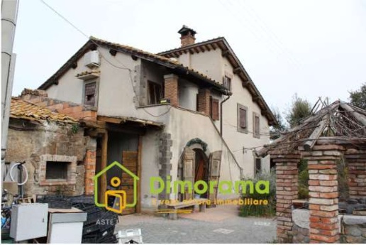 casa indipendente in vendita a Vetralla