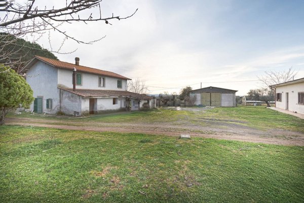 casa indipendente in vendita a Vetralla