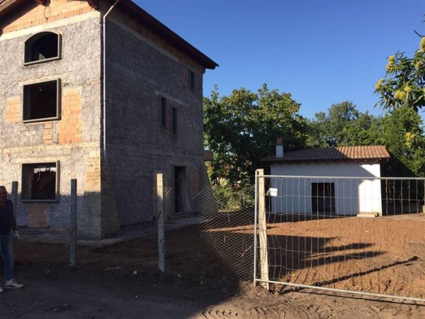 casa indipendente in vendita a Vetralla in zona Cura di Vetralla