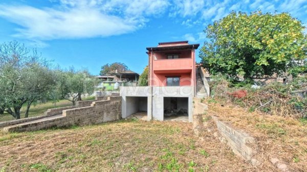 casa indipendente in vendita a Vetralla