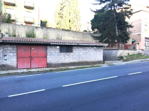 locale di sgombero in vendita a Vetralla