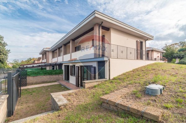 casa indipendente in vendita a Vetralla