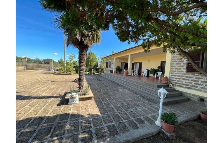 casa indipendente in vendita a Vetralla