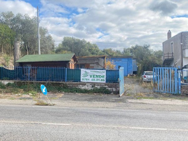 locale commerciale in vendita a Vetralla