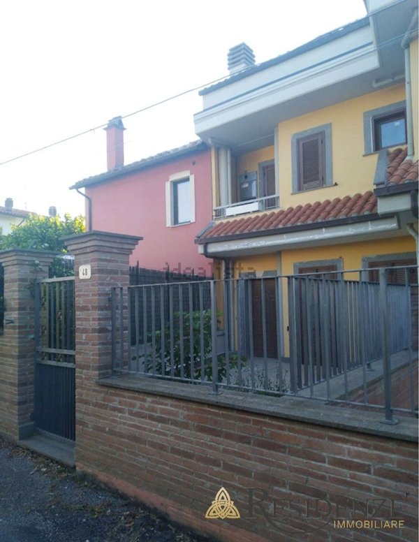 esavano in vendita a Vetralla in zona Cura di Vetralla