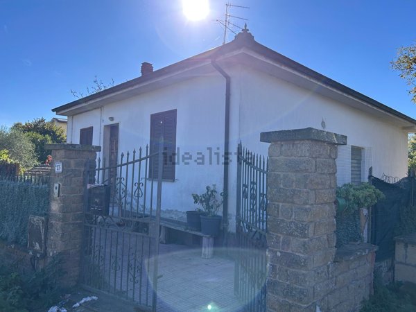 casa indipendente in vendita a Vetralla in zona Cura di Vetralla