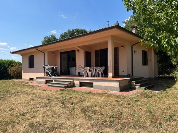 casa indipendente in vendita a Vetralla