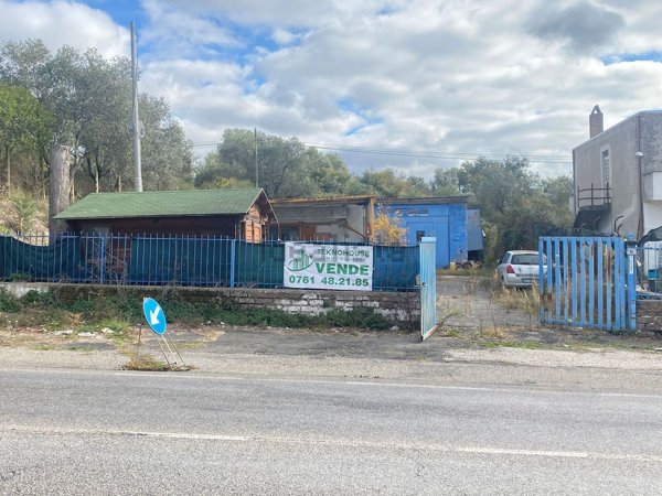 locale commerciale in vendita a Vetralla