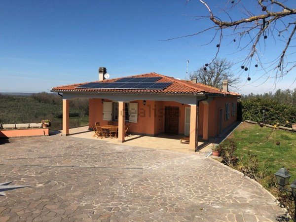 casa indipendente in vendita a Vetralla