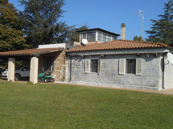 casa indipendente in vendita a Vetralla