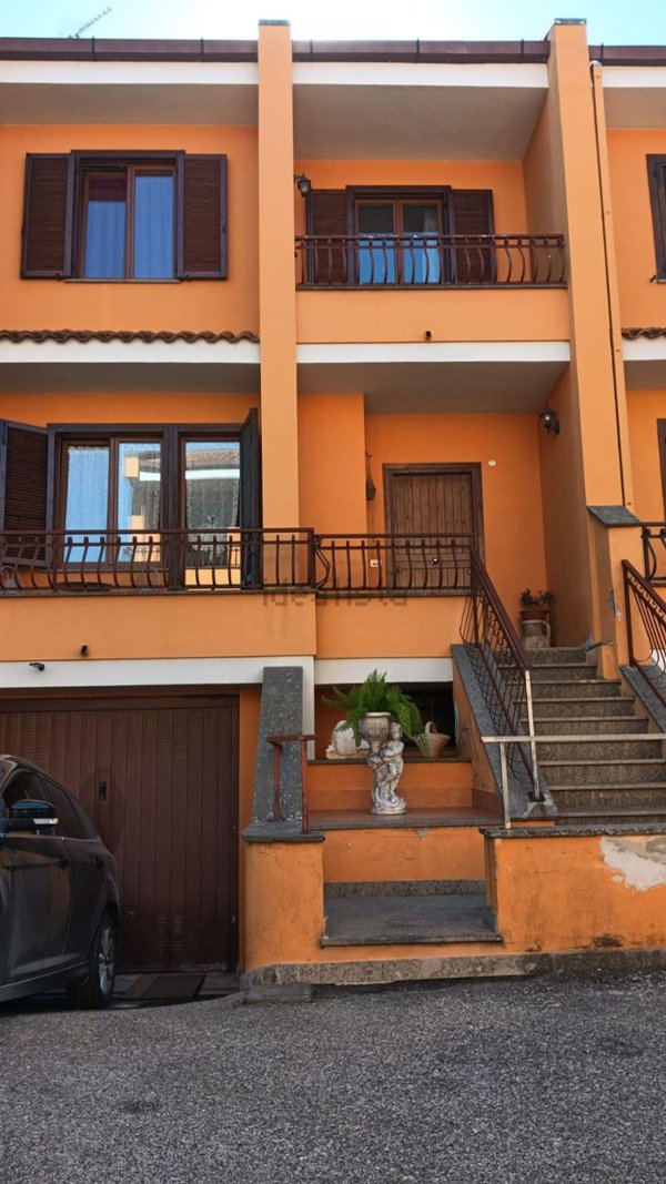 casa indipendente in vendita a Vetralla