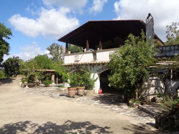 casa indipendente in vendita a Vetralla