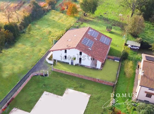 casa indipendente in vendita a Vetralla