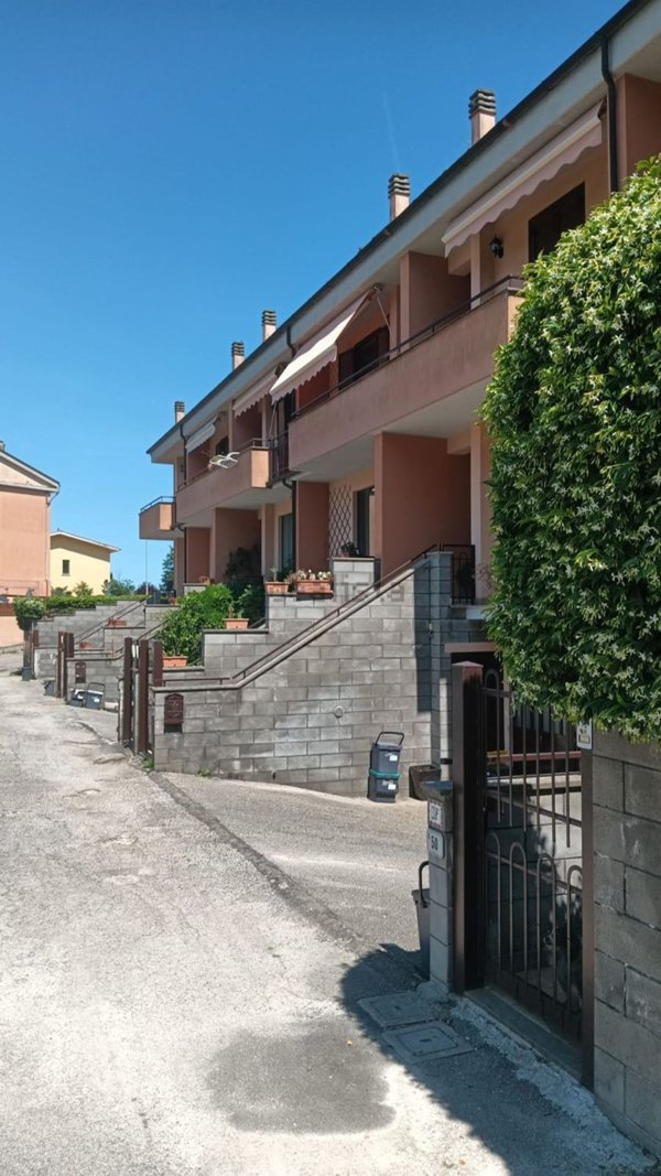 casa indipendente in vendita a Vetralla