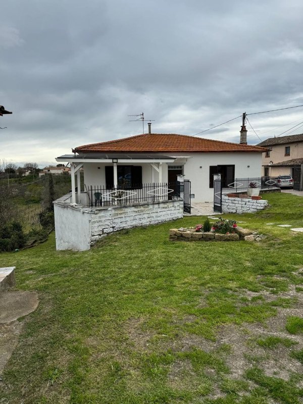 casa indipendente in vendita a Vetralla