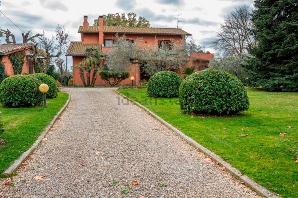 casa indipendente in vendita a Vetralla in zona Cura di Vetralla
