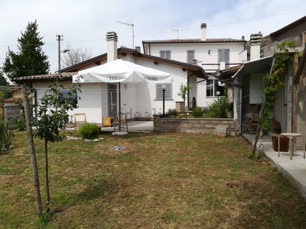 casa indipendente in vendita a Vetralla