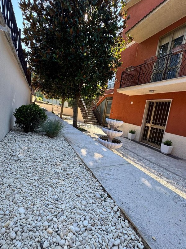 casa indipendente in vendita a Vetralla in zona Tre Croci