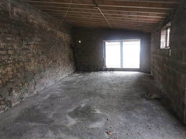 locale di sgombero in vendita a Vetralla