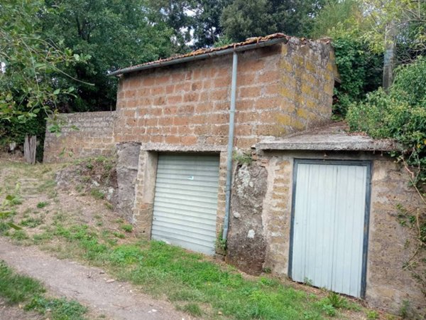 locale di sgombero in vendita a Vetralla in zona Pietrara