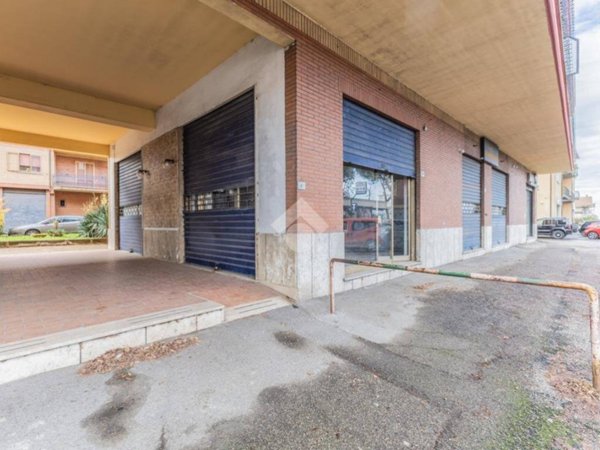 locale commerciale in vendita a Vetralla