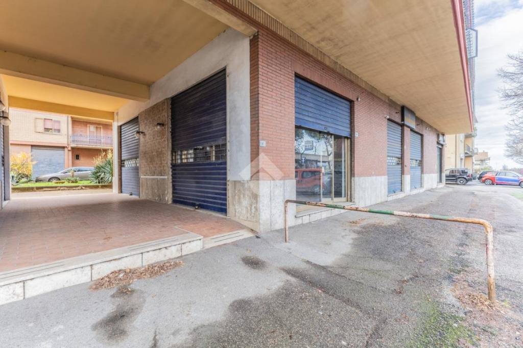locale commerciale in vendita a Vetralla