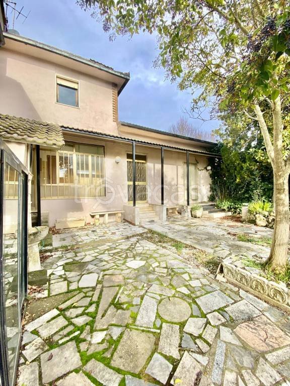 casa indipendente in vendita a Vetralla