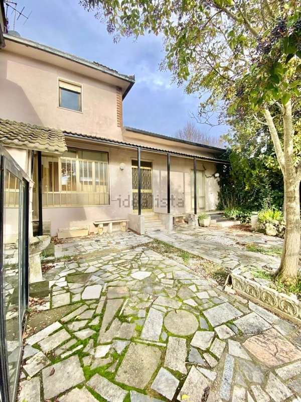casa indipendente in vendita a Vetralla