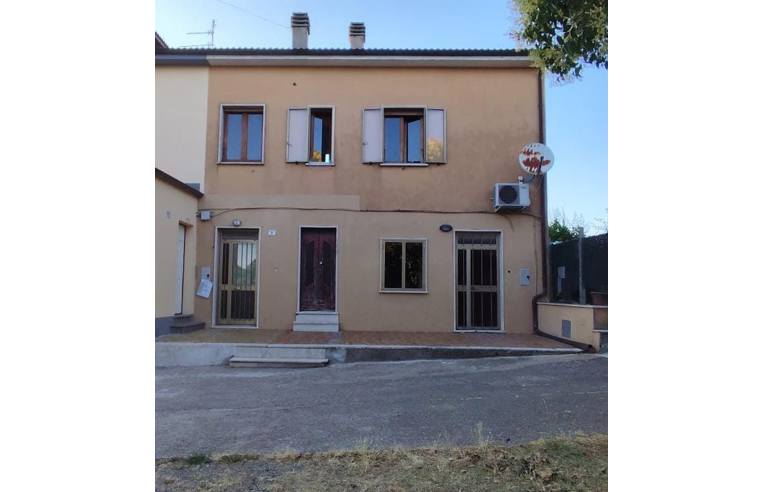 casa indipendente in vendita a Vetralla