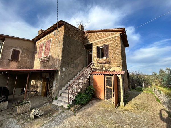 casa indipendente in vendita a Vetralla