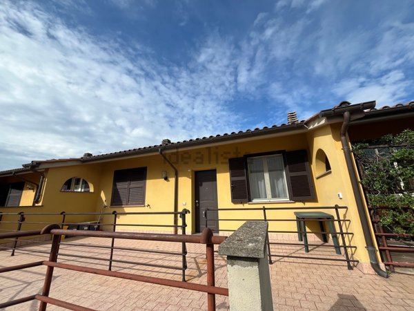 appartamento in vendita a Vetralla in zona Cura di Vetralla