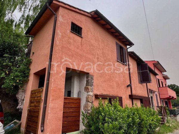 casa indipendente in vendita a Vetralla in zona Cura di Vetralla