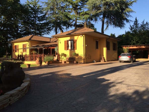casa indipendente in vendita a Vetralla