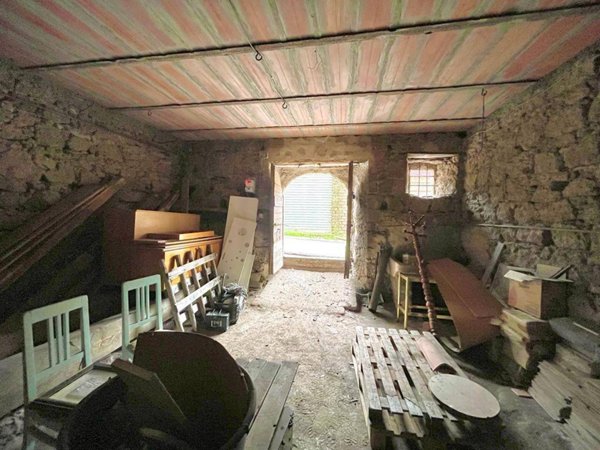 locale commerciale in vendita a Vetralla in zona La Botte