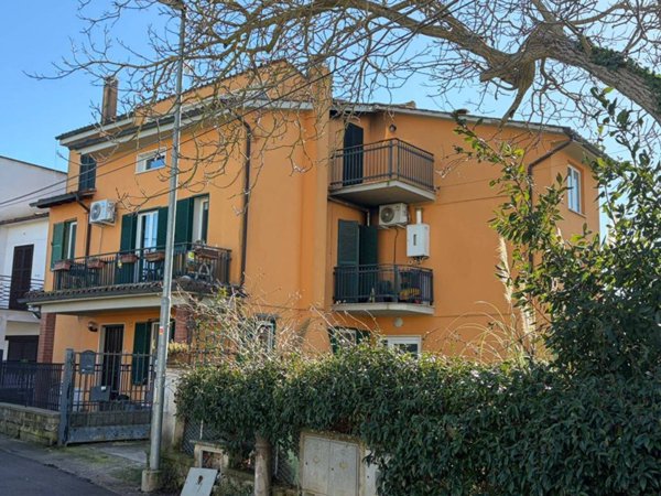 appartamento in vendita a Vetralla in zona Pietrara