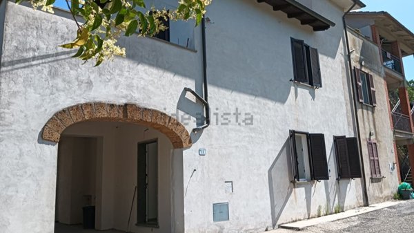 casa indipendente in vendita a Vetralla