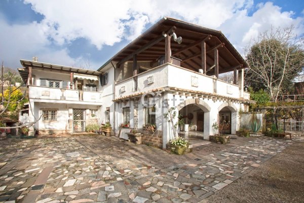 casa indipendente in vendita a Vetralla in zona Cura di Vetralla