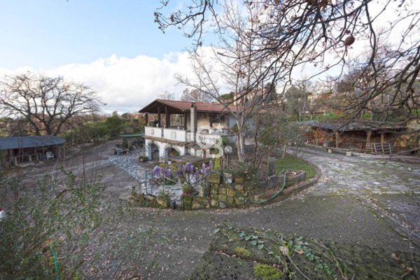 casa indipendente in vendita a Vetralla in zona Cura di Vetralla