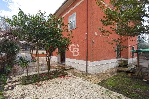 casa indipendente in vendita a Vetralla in zona Tre Croci