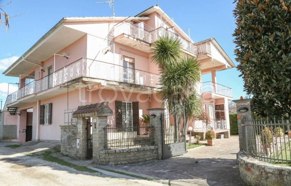 casa indipendente in vendita a Vetralla