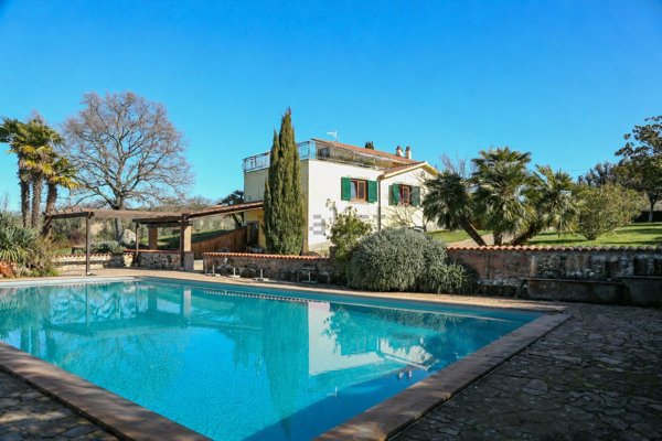 casa indipendente in vendita a Vetralla