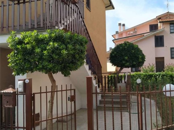 appartamento in vendita a Vetralla in zona Cura di Vetralla