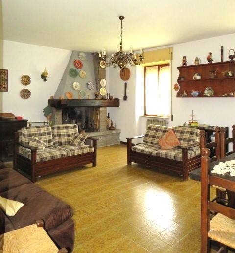 casa indipendente in vendita a Vetralla in zona Cura di Vetralla