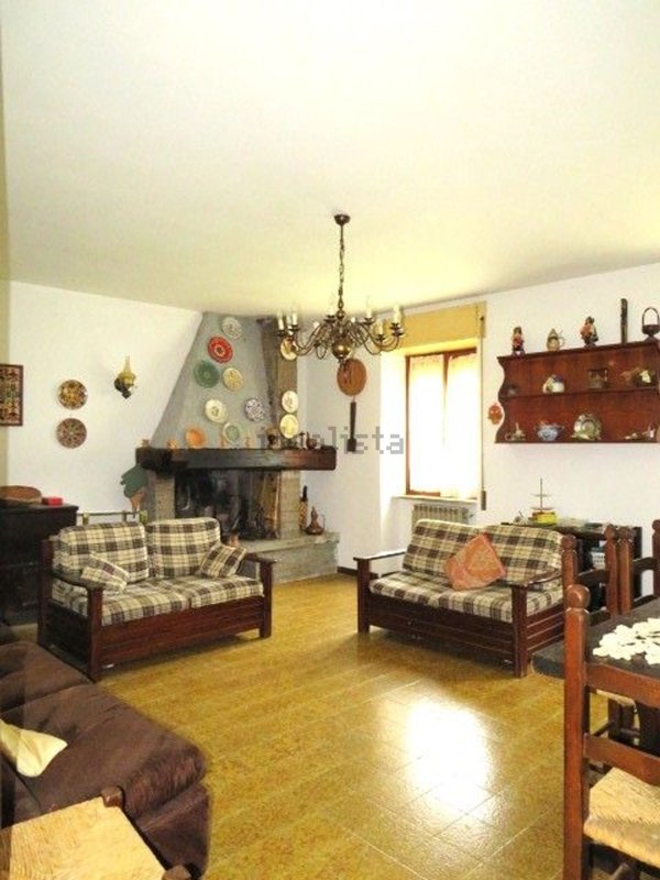 casa indipendente in vendita a Vetralla in zona Cura di Vetralla