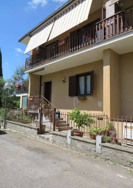 appartamento in vendita a Vetralla in zona Cura di Vetralla