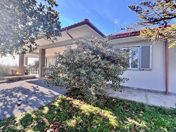 casa indipendente in vendita a Vetralla