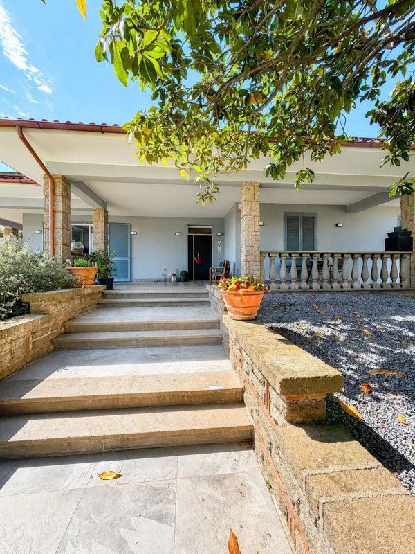 casa indipendente in vendita a Vetralla