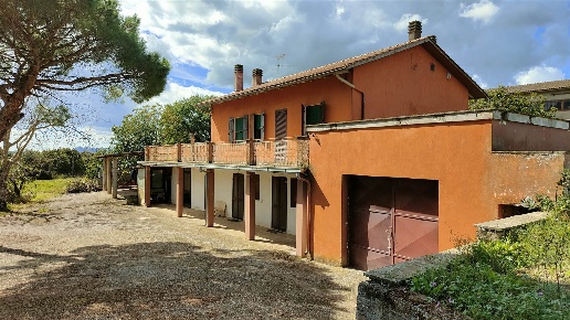 casa indipendente in vendita a Vetralla
