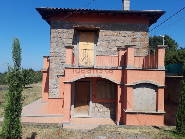 casale in vendita a Vetralla