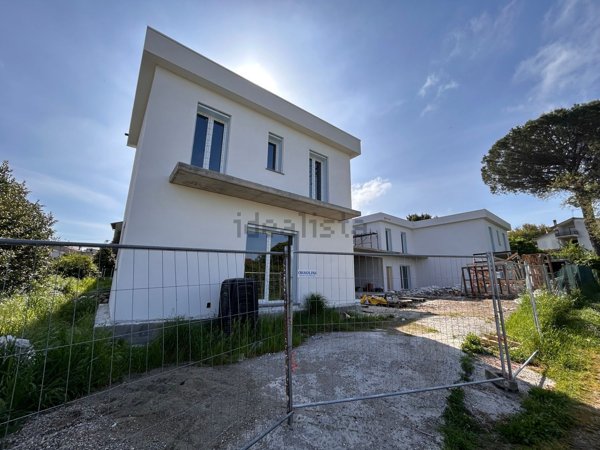 casa indipendente in vendita a Vetralla